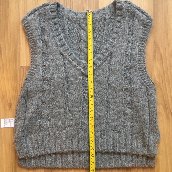 American Eagle Outfitters Cable Knit Sweater Vest Women’s M Heather Grey… - Picture 15 of 16